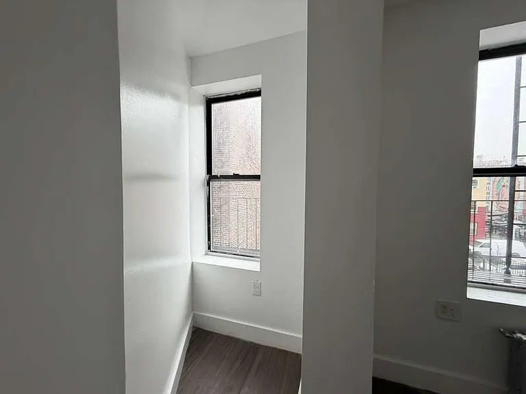 3007 3rd Ave #3 — Photo 4