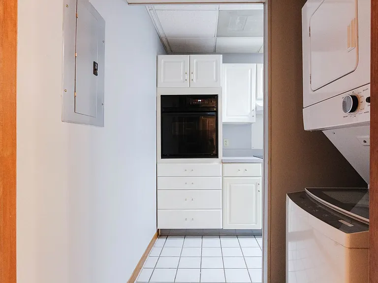 Spacious Northside Apartments — Photo 14