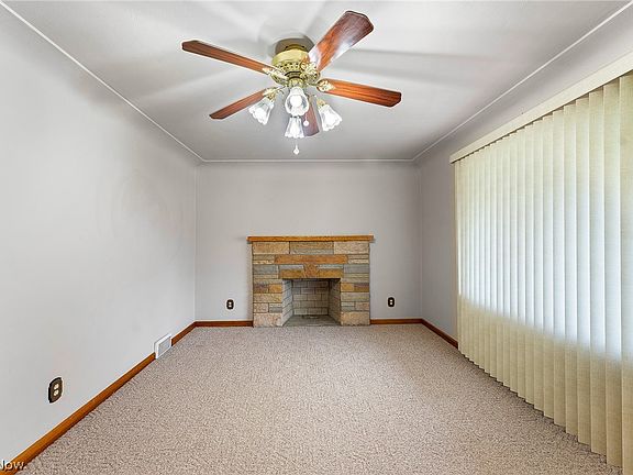 3rd image of 687 Moore Ave