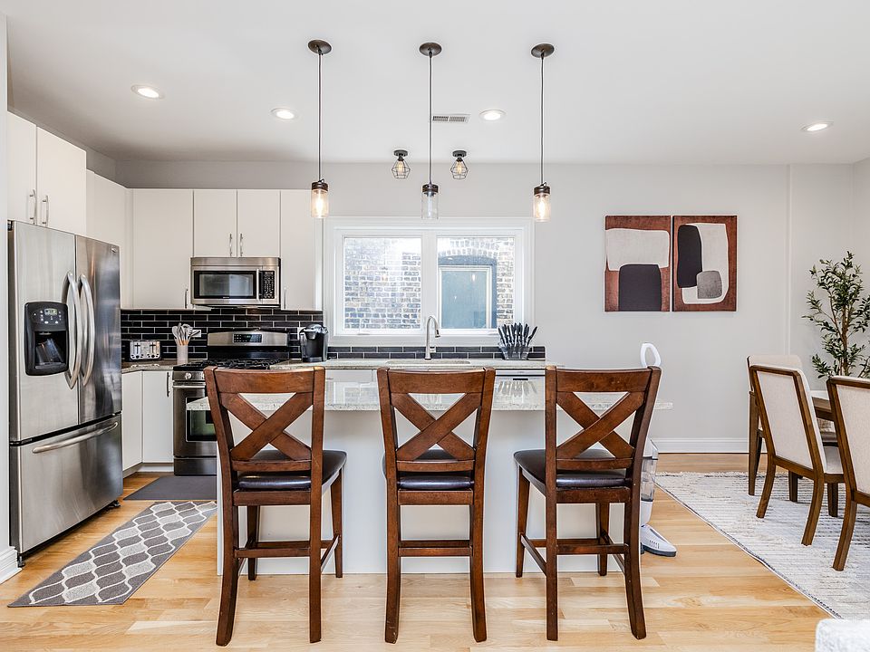 The large kitchen island accommodates 3 stools comfortably.
