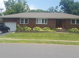 90 Dellwood Rd, Edison, NJ 08820