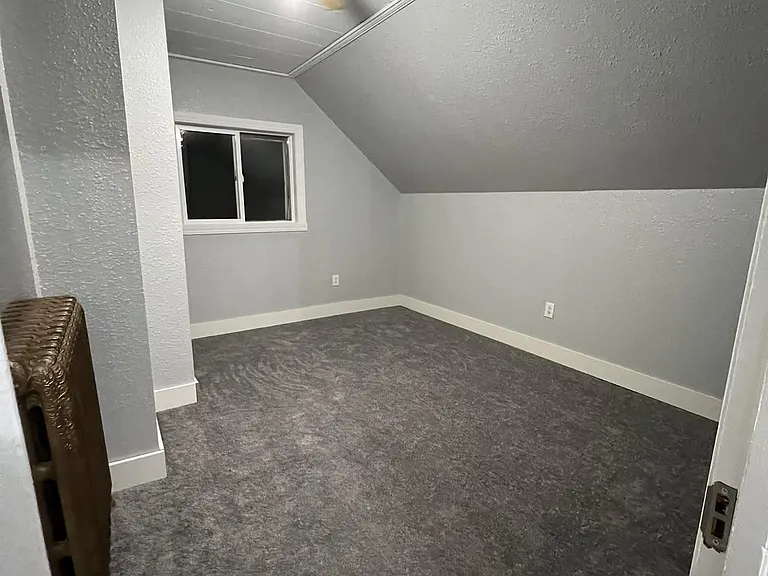 1124 S Lake St — Photo 10
