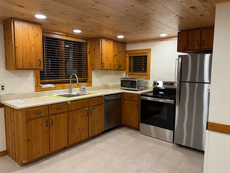 3427 Sutherland Rd — Photo 4