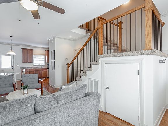 4th image of 1083 Park Ave