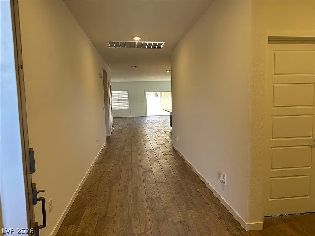 4 bed, 3.0 bath, 2470 sqft, $3,000 — Photo 4