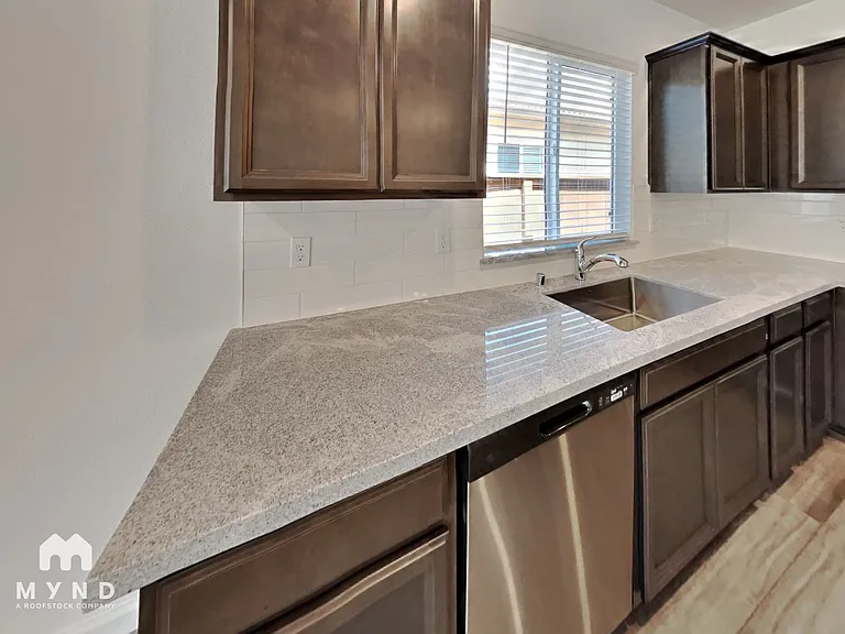 1688 Bullock Dr — Photo 6