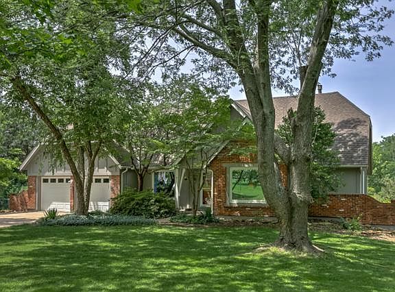 2nd image of 15940 Outlook Ave