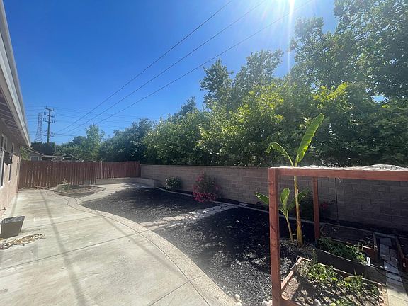 4th image of 136 Glenwood Cir