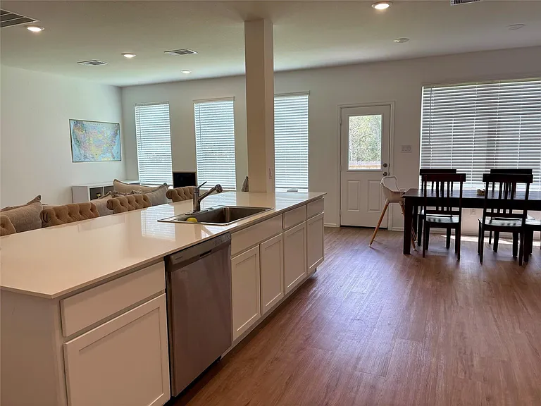 2031 Iris Hills Ln — Photo 3