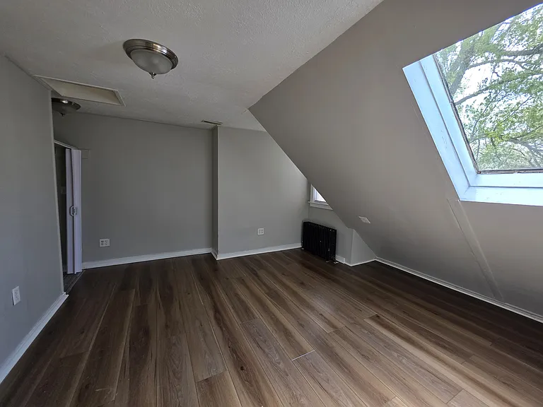 549 Valley St #B — Photo 8
