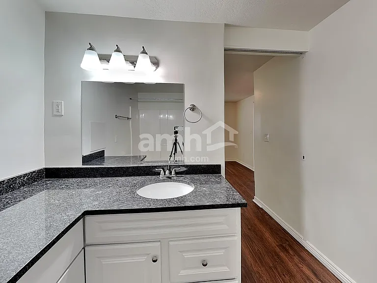 4384 N Maple Dr — Photo 13