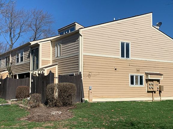 2nd image of 635 Cobblestone Rd