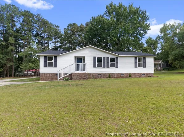 203 McDougald Dr, Raeford, NC 28376