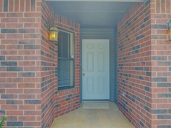 3rd image of 2612 Dalewood Pl