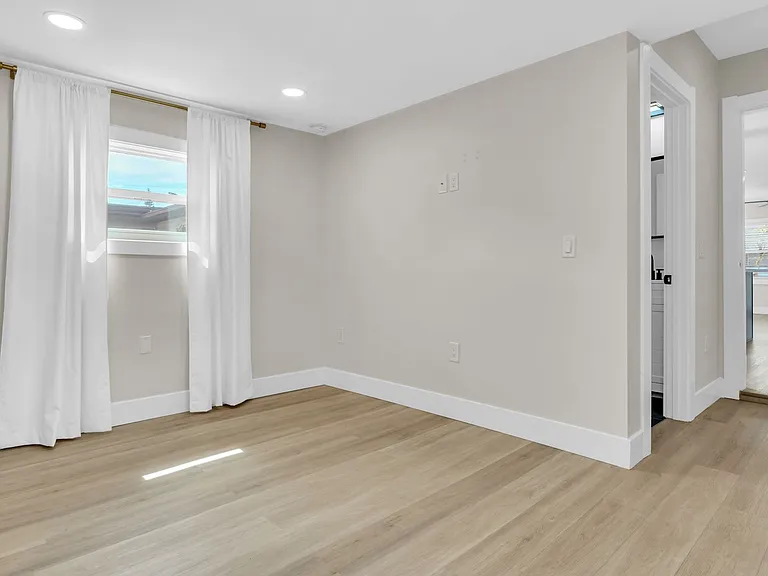 2906 W Nassau St — Photo 20
