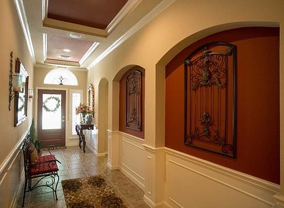 Beautiful entry with art nooks and sound to greet your guests.