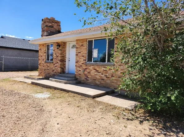 221 Crestview Dr SW, Albuquerque, NM 87105