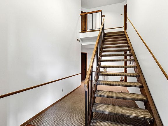 5th image of 10966 Quebec Ave S