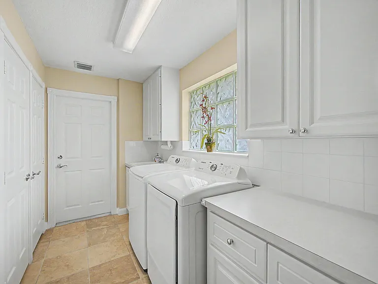 10617 SW Hartwick Dr — Photo 21