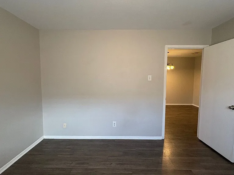 2410 Woodoak Ct — Photo 13