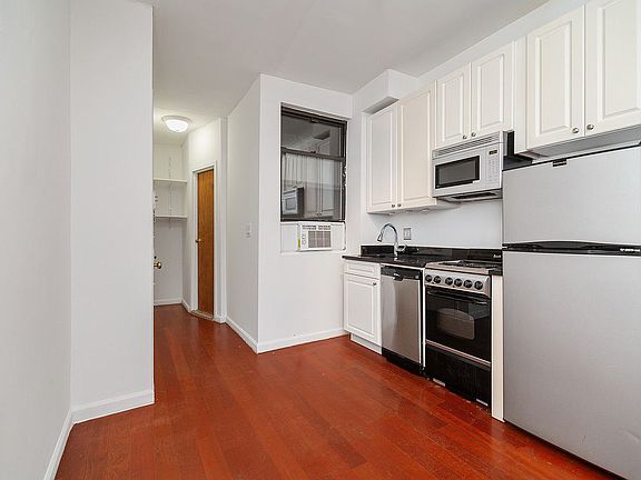 2nd image of 249 E 10th St #B3