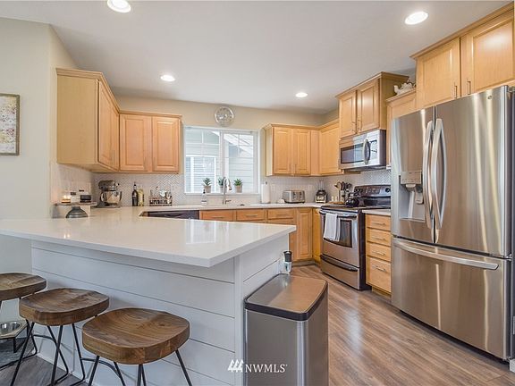 3rd image of 4114 84th Pl NE