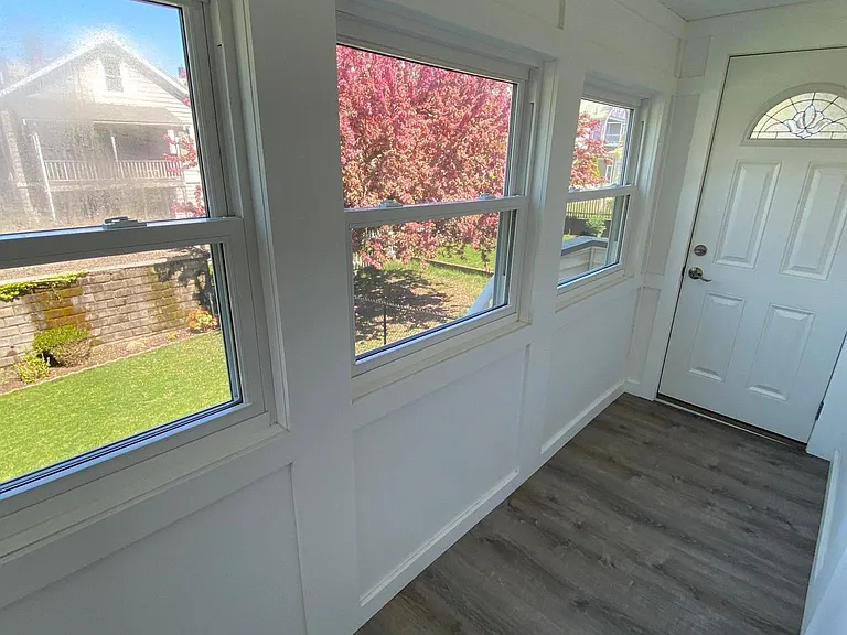 53 Farragut Ave — Photo 10