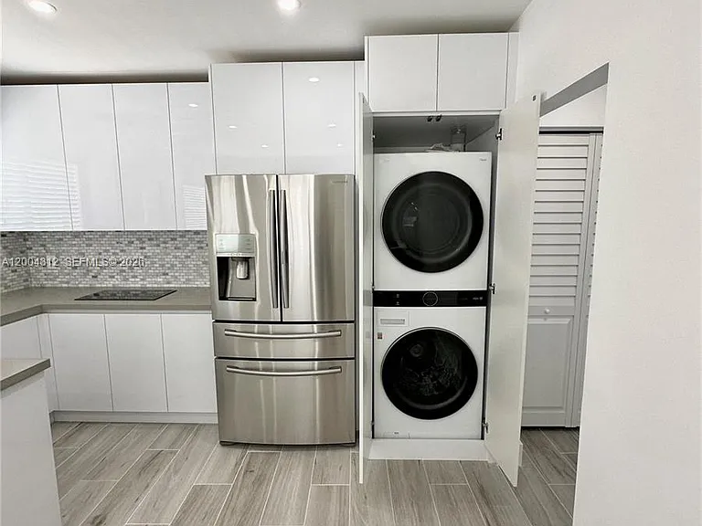 551 SW 57th Ave #1 — Photo 9