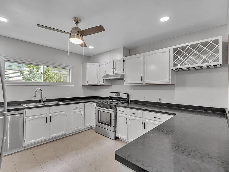 91 Saint Johns Parkside St #1 — Photo 3