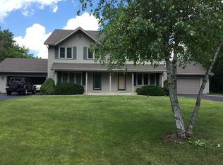 N56W34822 Lake Dr, Oconomowoc, WI 53066