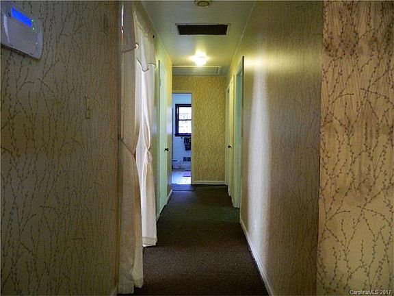 5th image of 7410 Meadowdale Ln