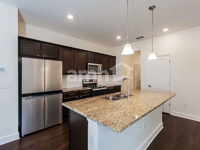 1028 Walden Pond Dr — Photo 5