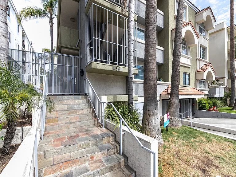 4560 Coldwater Canyon Ave #105 — Photo 2