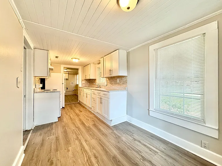 3912 N Church St — Photo 16