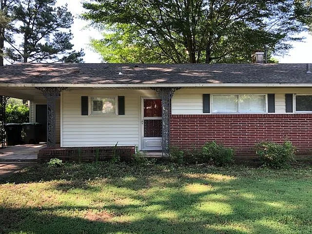 3 bed, 1200 sqft, $1,900 — Photo 1