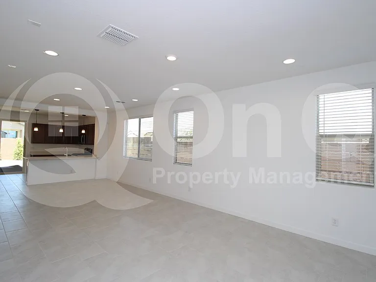9432 W Roma Ave — Photo 9