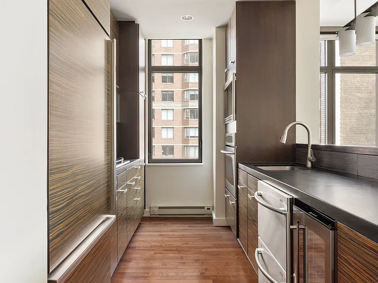 101 W 24th St #10D — Photo 5