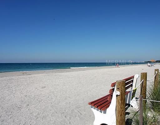 Stroll to Turtle Beach!