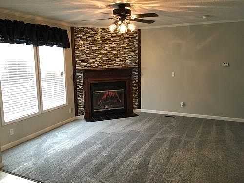 4th image of 330 Honeysuckle Dr