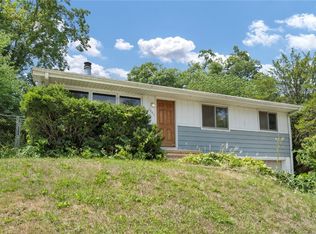 1341 Harold Dr SE, Cedar Rapids, IA 52403