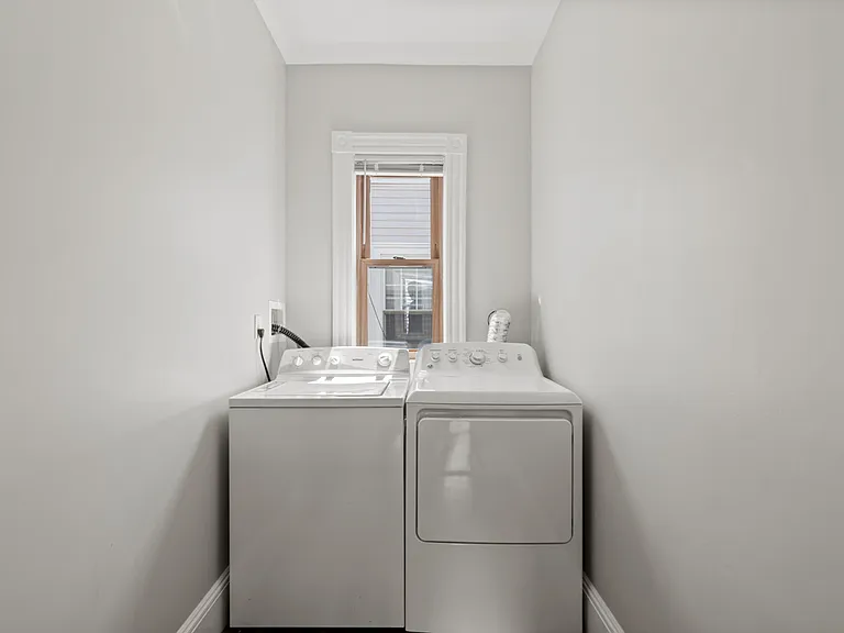 19 Taft St #1 — Photo 12