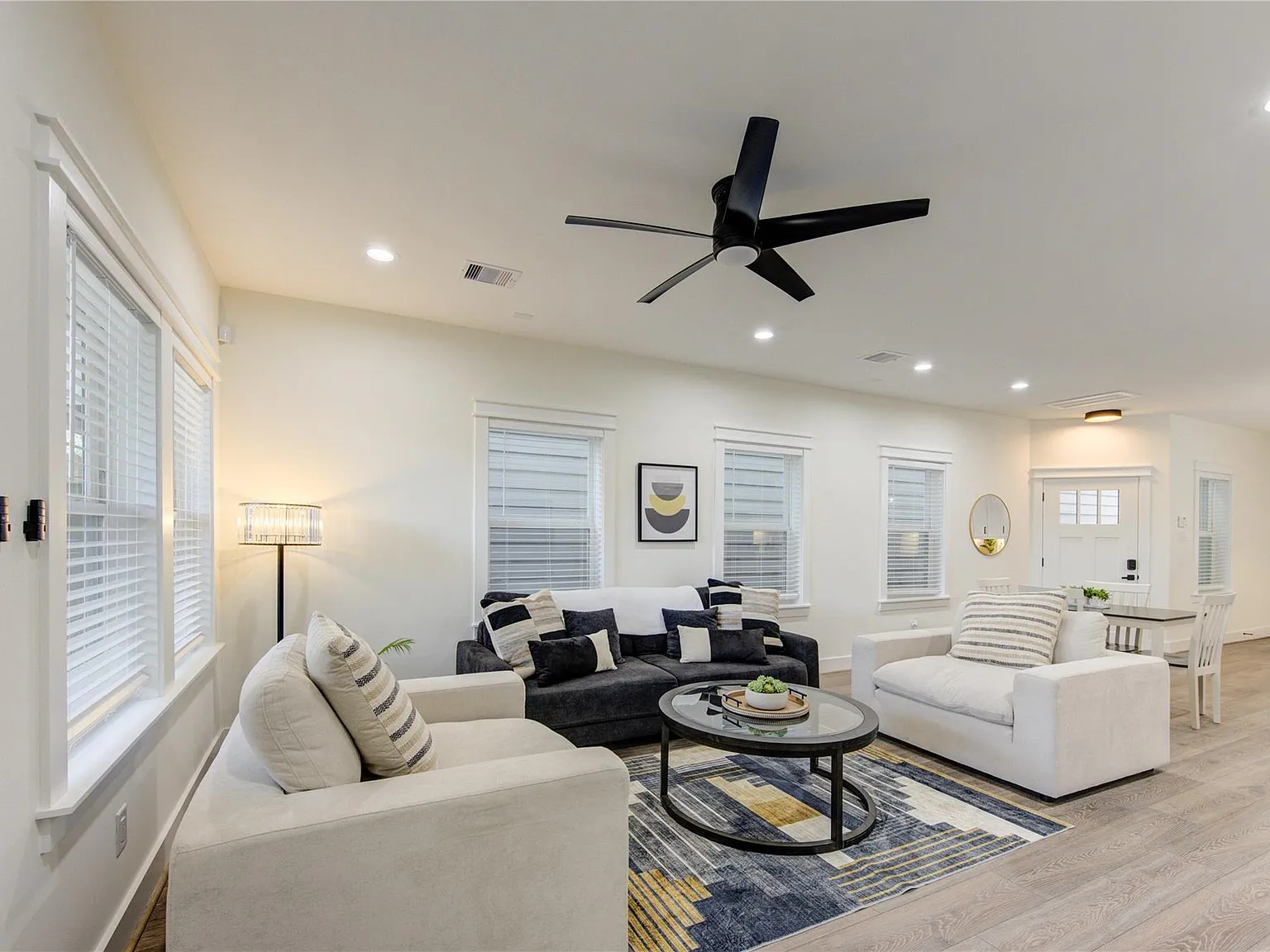 3 bed, 2.5 bath, $3,000 — Photo 2