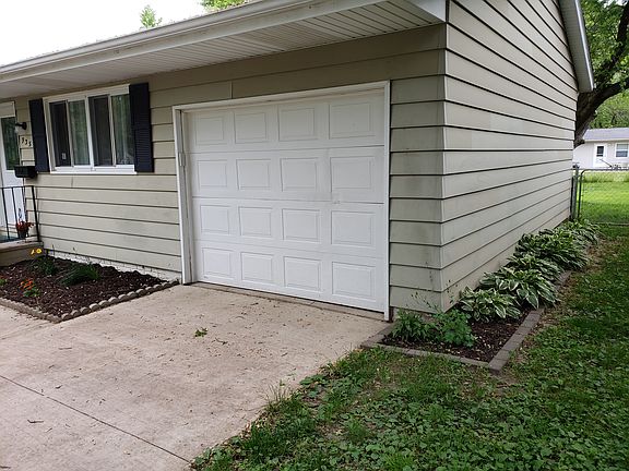 Newer concrete & landscaping