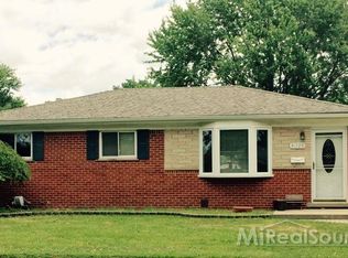 31720 Fairfield Dr, Warren, MI 48088
