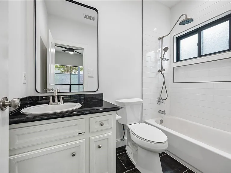 2510 Genesee St — Photo 31