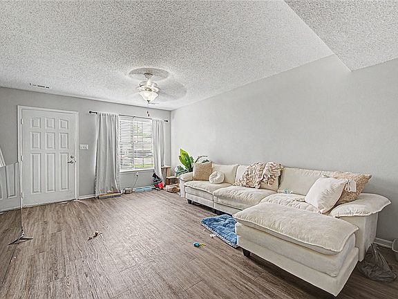 4th image of 2731-2733 N Valencia Ave #2735