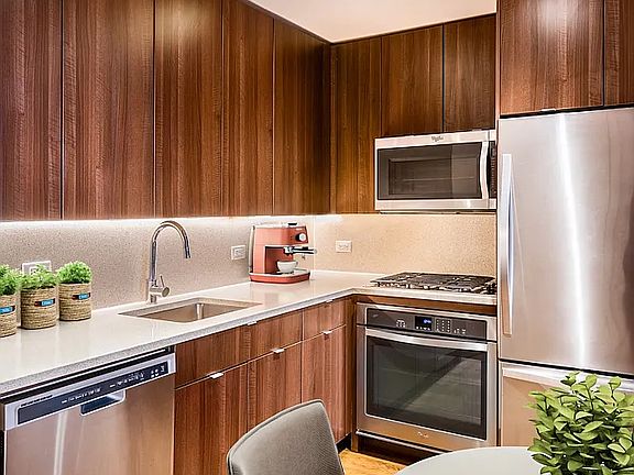 3rd image of 33 Caton Pl APT 6H