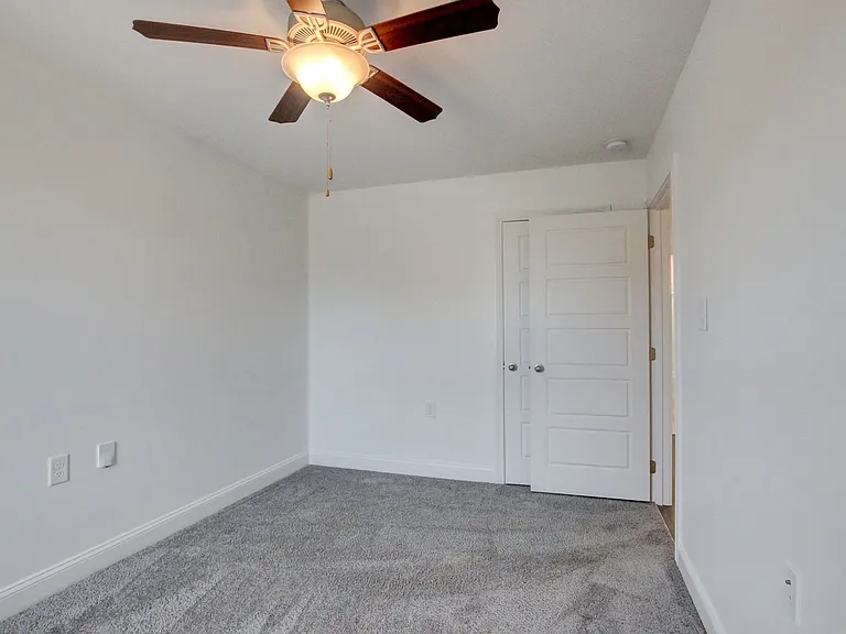 702 Ellie Nat Dr — Photo 38