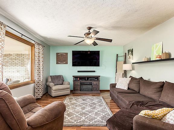 4th image of 2424 Parkview Dr