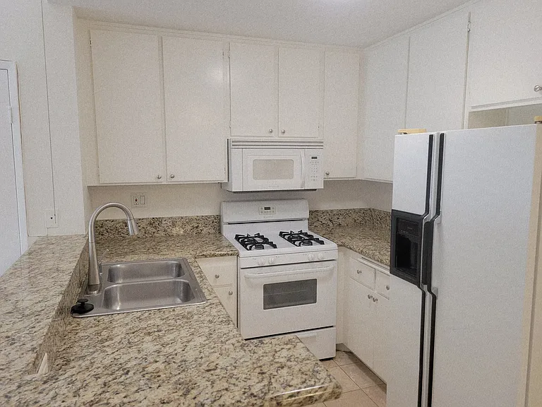 Kitchen (2)